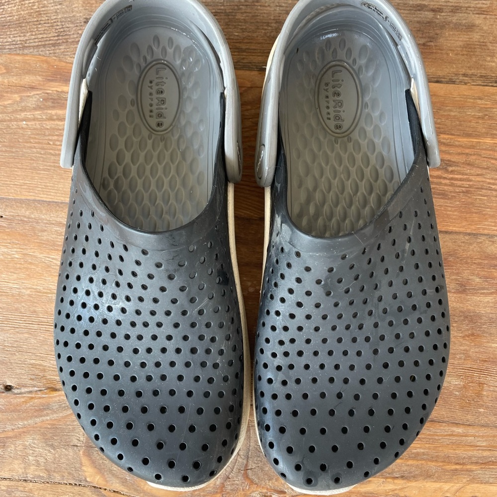 Crocs - Picture 2 of 4